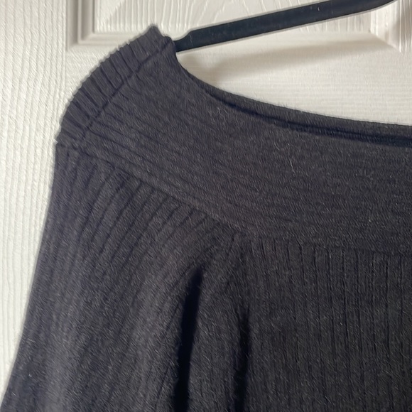 Off the Shoulder/ Boat neck sweater - Anthropologie - Picture 2 of 4